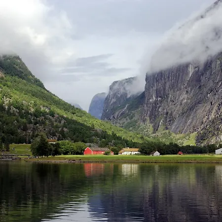 Nokling * Hjelmeland